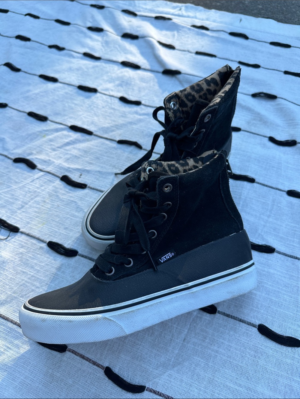 Vans women’s Black High-Top Sneakers with Leopard Inner Lining size 6